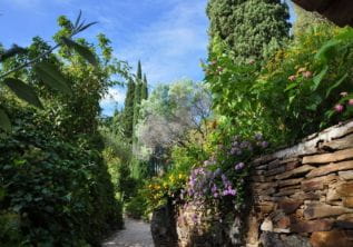 Park und Garten des „Castel Sainte-Claire“